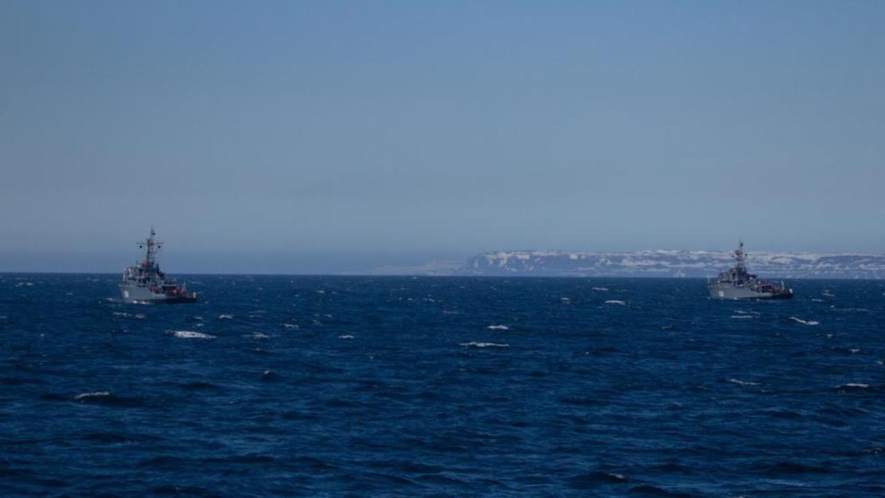 Моряки во время учений в Баренцевом море отыскали мины с помощью тралов
